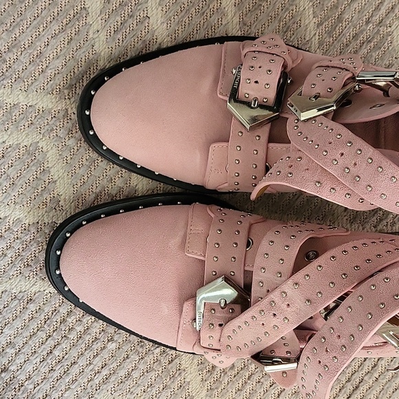 Givenchy's 'Elegant' ankle pink suede boots - Picture 8 of 13